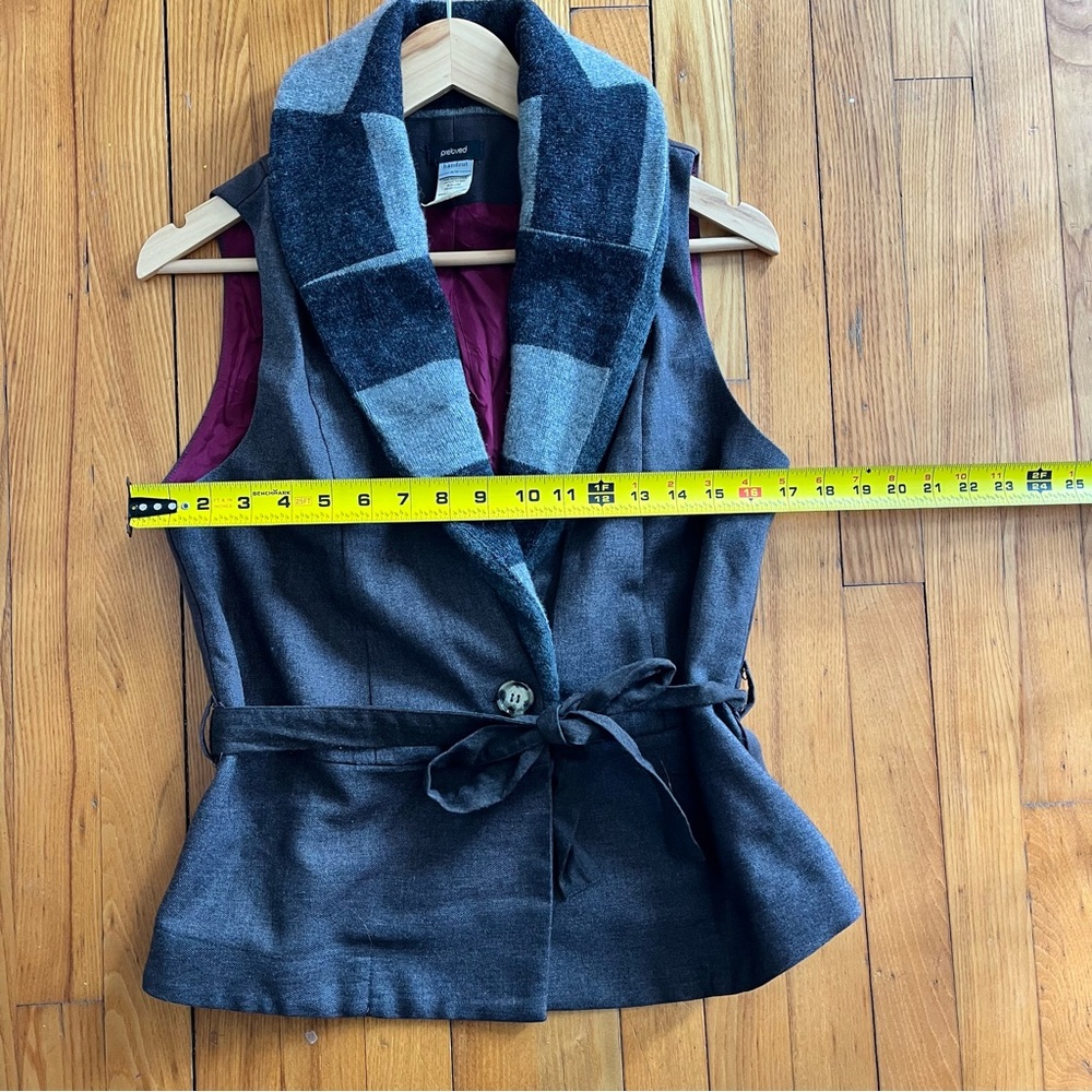 Preloved Made in Canada Black and Gray Vest with Plaid Collar - Picture 7 of 8